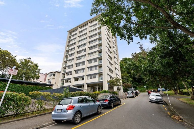 Photo of property in Grosvenor Flats, 19 Cottleville Terrace, Thorndon, Wellington, 6011