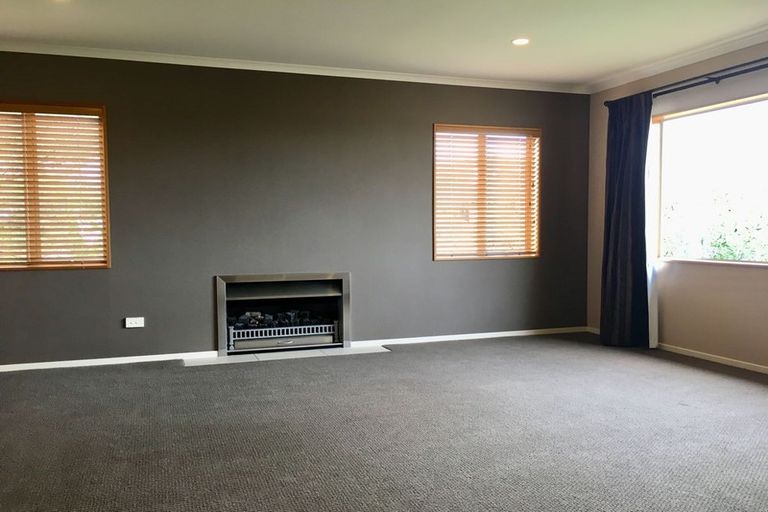 Photo of property in 98 Cyril French Drive, Flat Bush, Auckland, 2016