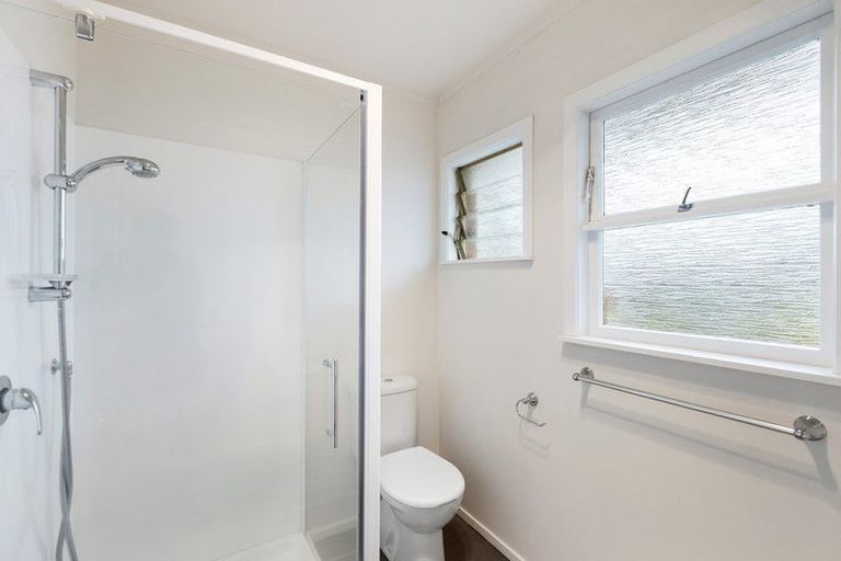 Photo of property in 2/5 Evelyn Place, Hillcrest, Auckland, 0627