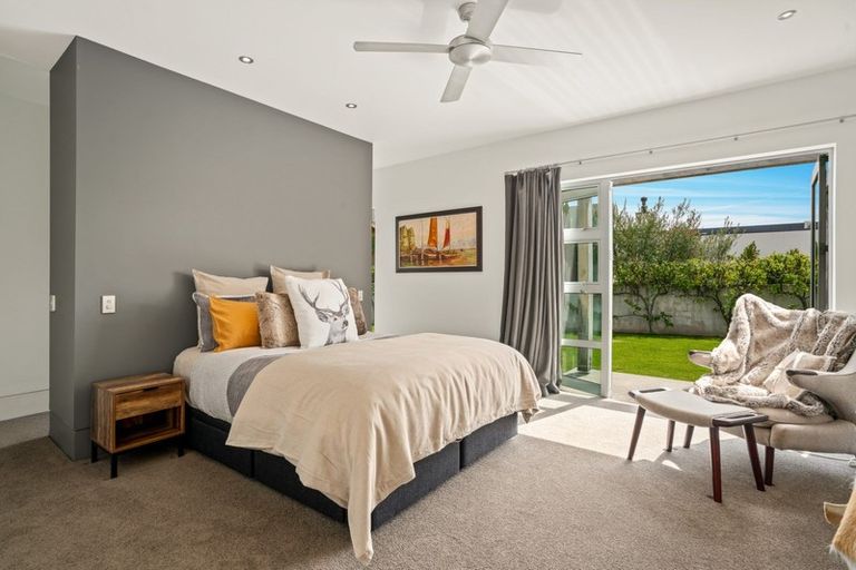 Photo of property in 14 Sunrise Bay Drive, Wanaka, 9305