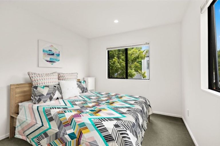 Photo of property in 15 Sun Place, Henderson, Auckland, 0612