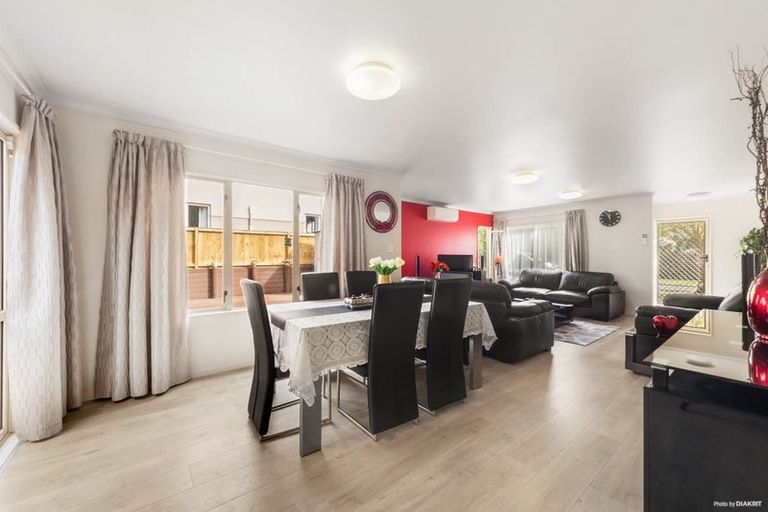 Photo of property in 9 Bickleigh Grove, New Lynn, Auckland, 0600