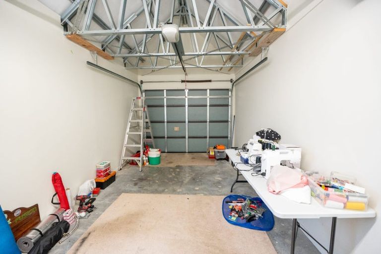 Photo of property in 11 Stitchbird Crescent, Papakura, 2110