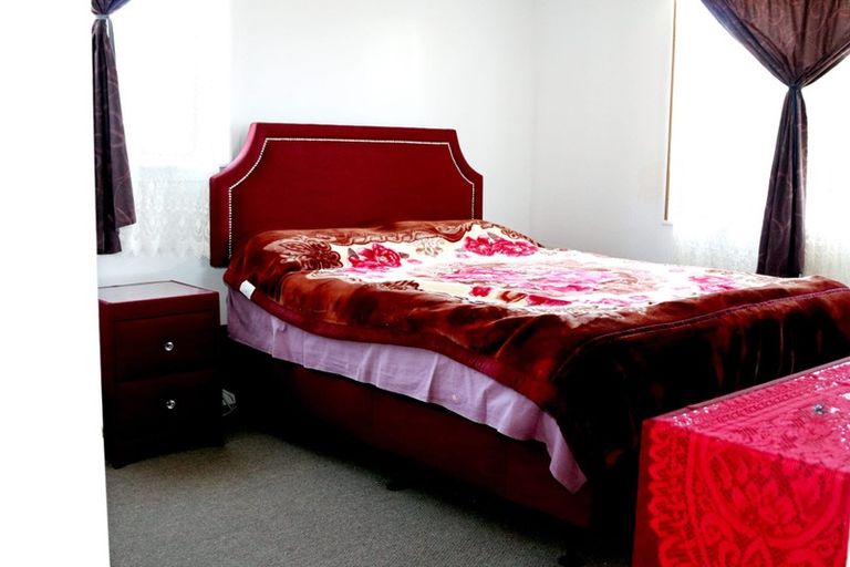 Photo of property in 8 Hatherley Place, Clendon Park, Auckland, 2103