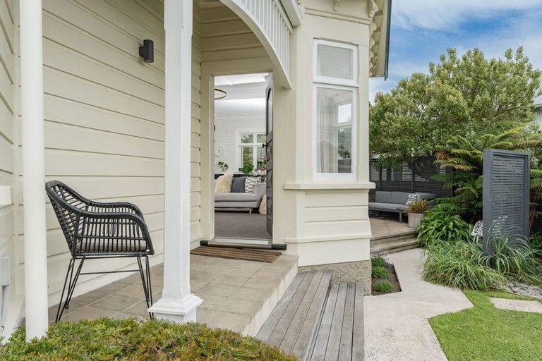 Photo of property in 72 Hargest Crescent, Saint Clair, Dunedin, 9012