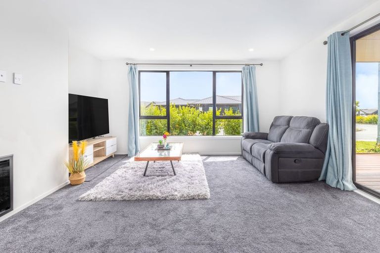 Photo of property in 12 Teiaroa Street, Waikanae, 5036