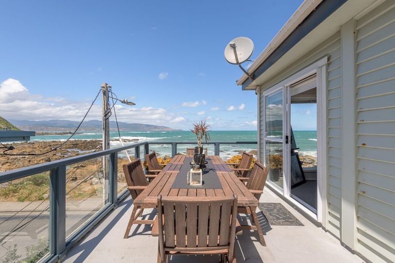 Photo of property in 148 The Esplanade, Houghton Bay, Wellington, 6023
