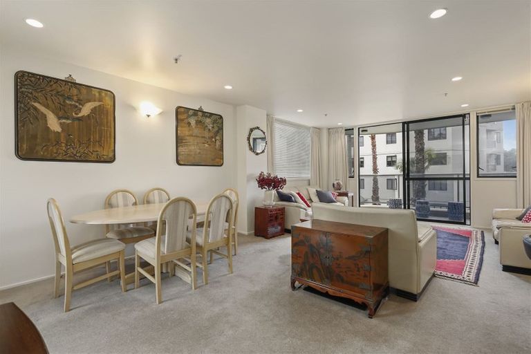 Photo of property in 1a/171 Hurstmere Road, Takapuna, Auckland, 0622