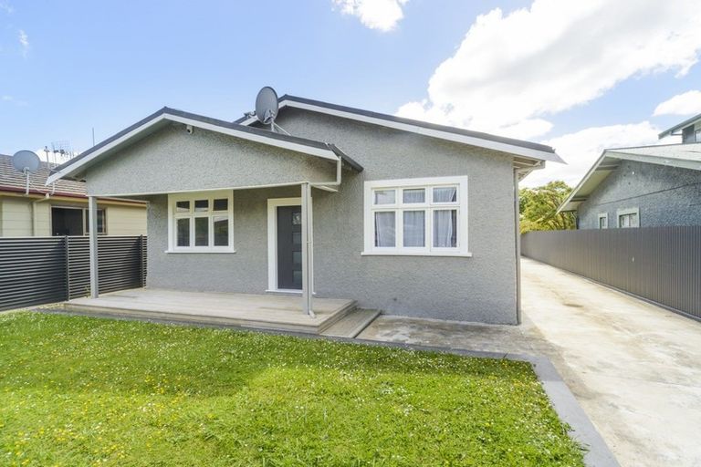 Photo of property in 11 Shamrock Street, Takaro, Palmerston North, 4412