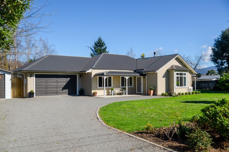 Photo of property in 75 Frederick Street, Carterton, 5713