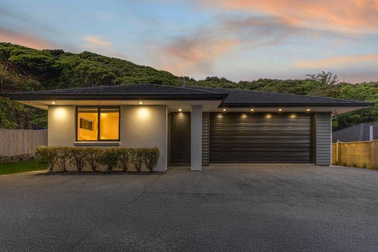 Photo of property in 38 Mooring Close, Whitby, Porirua, 5024