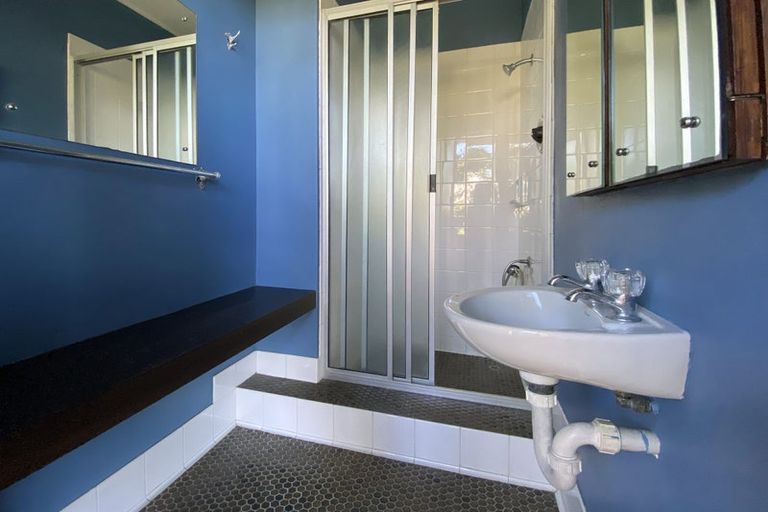 Photo of property in 18 Burford Place, Mellons Bay, Auckland, 2014