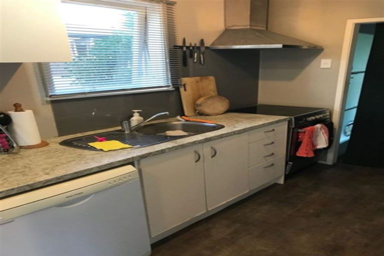 Photo of property in 24 Lyford Crescent, Sunnynook, Auckland, 0620