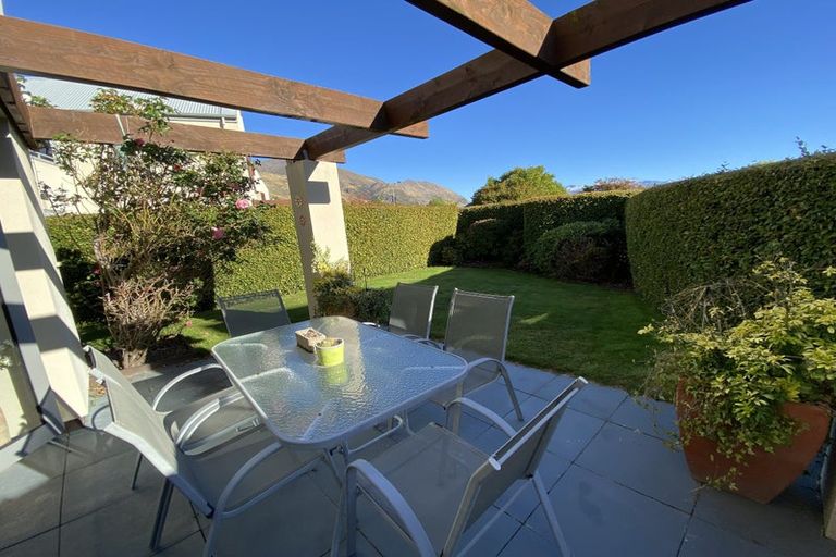 Photo of property in 9 Meadowbrook Place, Wanaka, 9305