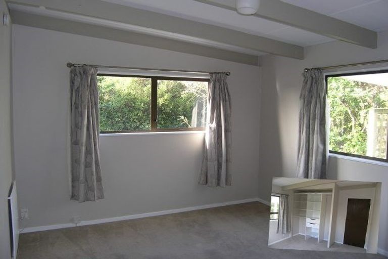 Photo of property in 33a Pekanga Road, Normandale, Lower Hutt, 5010