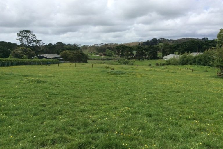 Photo of property in 87 Tawa Road, Kumeu, 0891