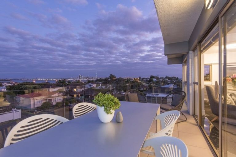 Photo of property in 5/6 Bruce Street, Northcote Point, Auckland, 0627