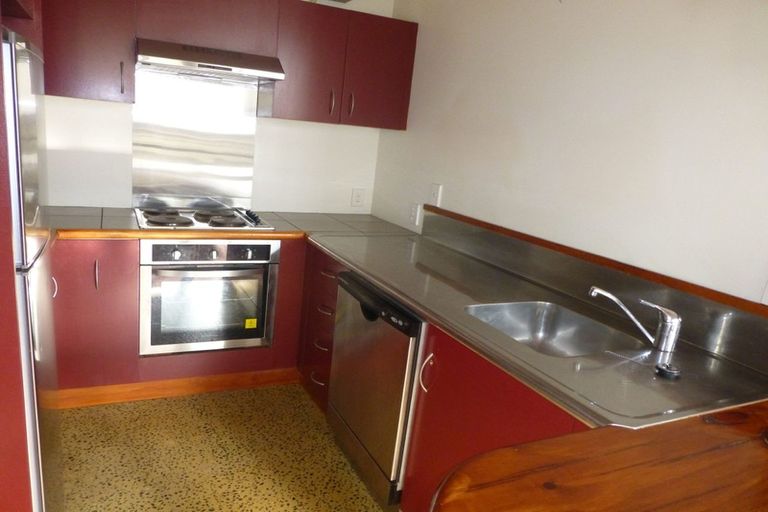 Photo of property in Pirie Street Townhouses, 28/35 Pirie Street, Mount Victoria, Wellington, 6011