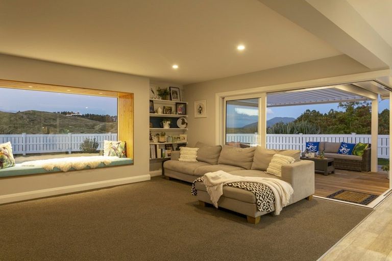 Photo of property in 97 Loch Views Road, Acacia Bay, Taupo, 3385