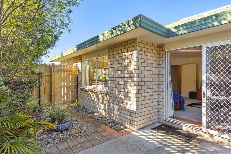 Photo of property in 27 Villa Grove, Paraparaumu, 5032