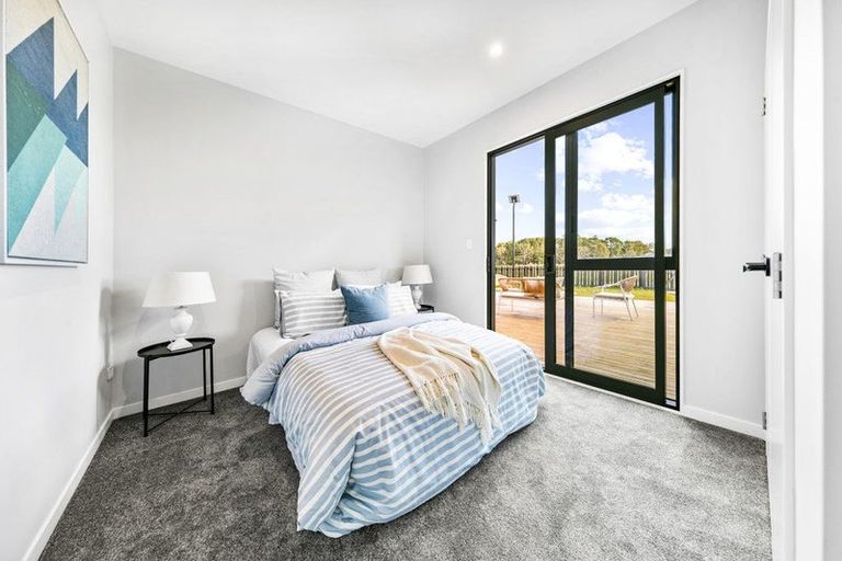 Photo of property in 63 Mcindoe Road, Kumeu, 0810