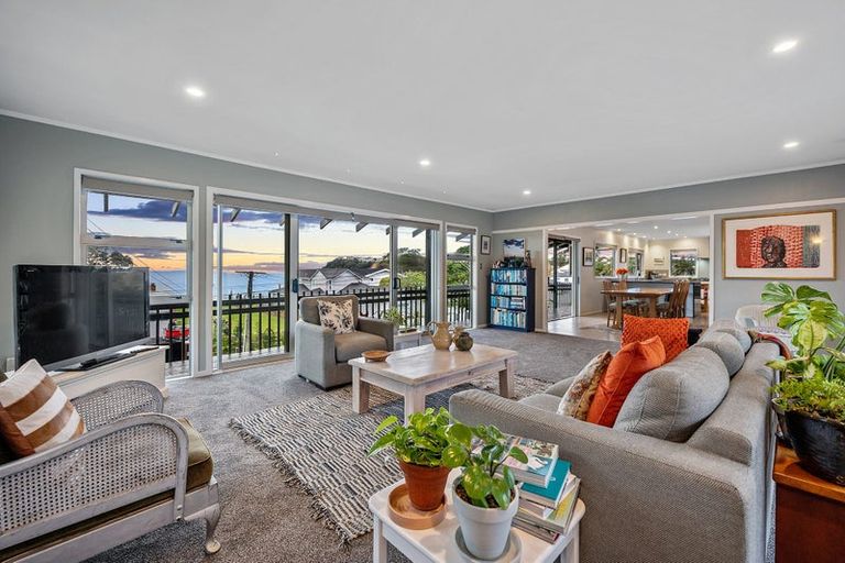 Photo of property in 4 Claude Road, Stanmore Bay, Whangaparaoa, 0932