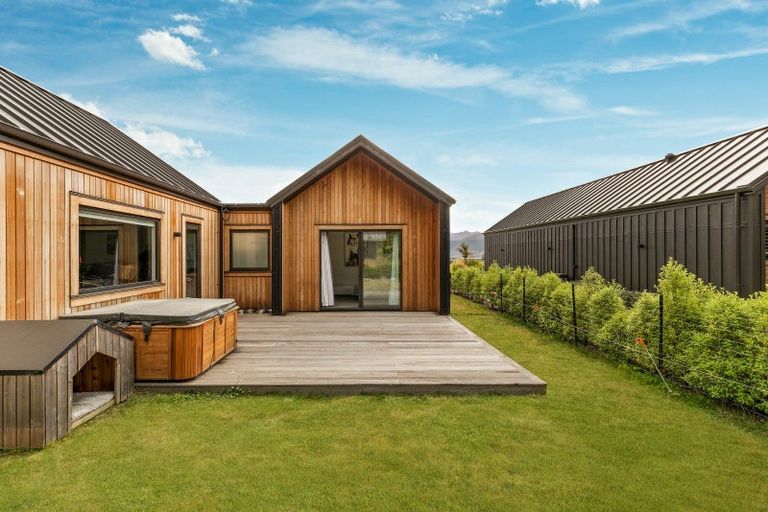 Photo of property in 19 Glenfiddich Road, Jacks Point, Queenstown, 9371