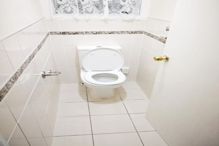 Photo of property in 26 Edwards Avenue, Henderson, Auckland, 0610