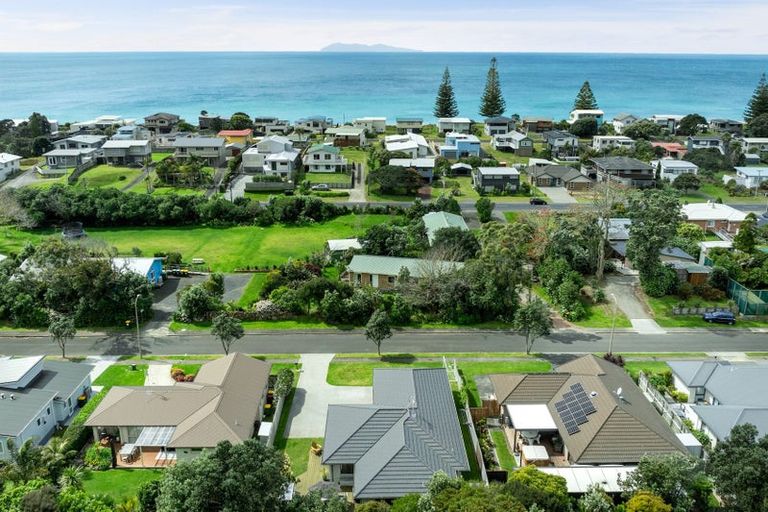 Photo of property in 15 Ian Place, Waihi Beach, 3611