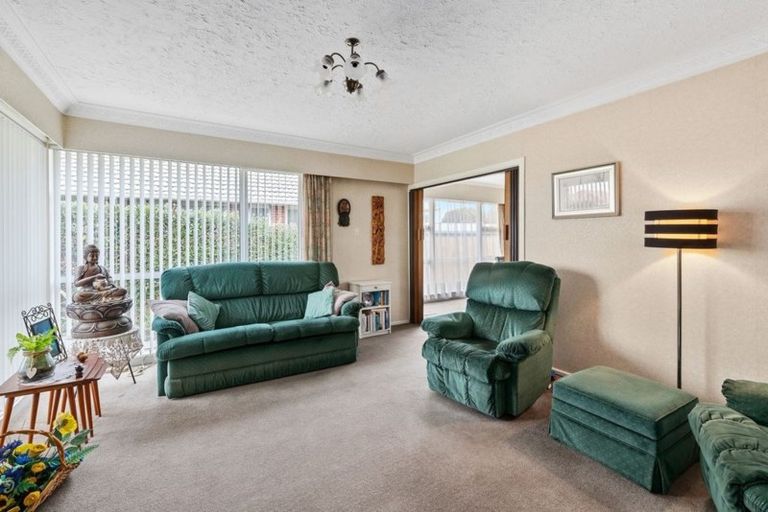 Photo of property in 12 Glenora Place, Hornby, Christchurch, 8042