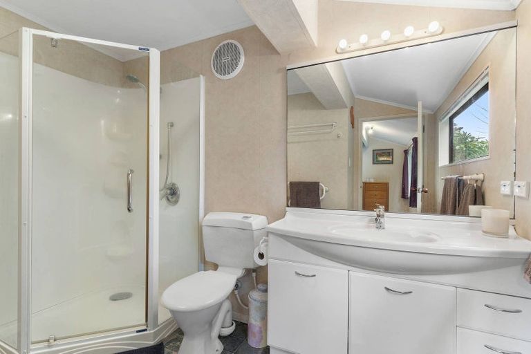 Photo of property in 30 Lastel Place, Shelly Park, Auckland, 2014