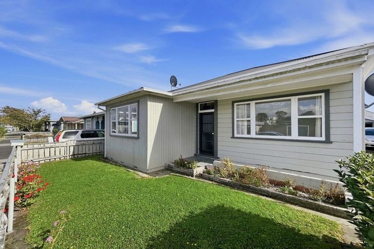 Photo of property in 21 Edgeware Road, Palmerston North, 4410