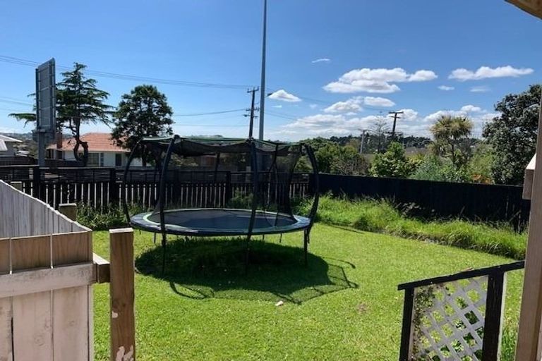Photo of property in 305 Richardson Road, New Windsor, Auckland, 1041
