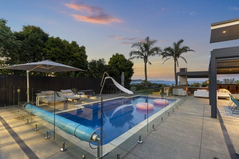 Photo of property in 201 Whangaparaoa Road, Red Beach, 0932