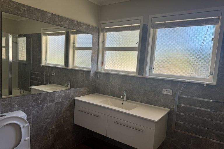 Photo of property in 1/4 Gull Lane, Mairangi Bay, Auckland, 0630