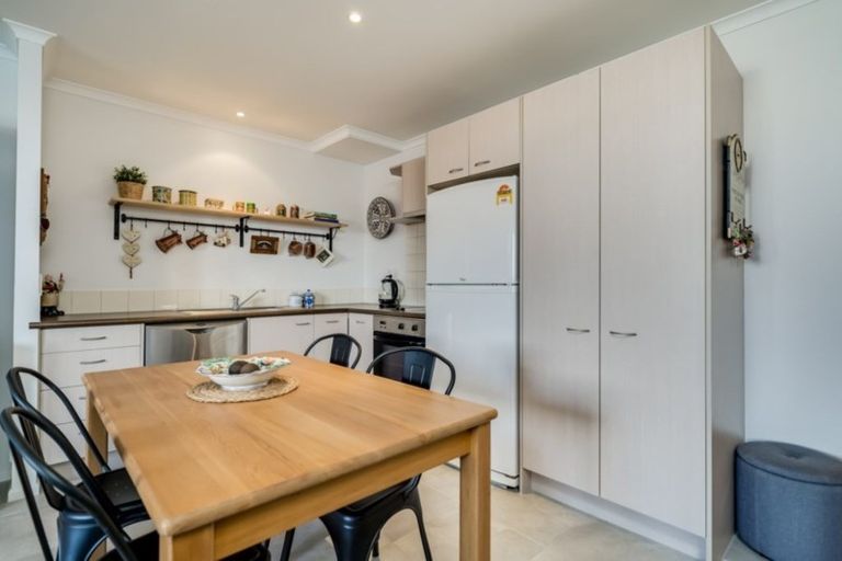 Photo of property in Paramount Apartments, 4/281 Maunganui Road, Mount Maunganui, 3116