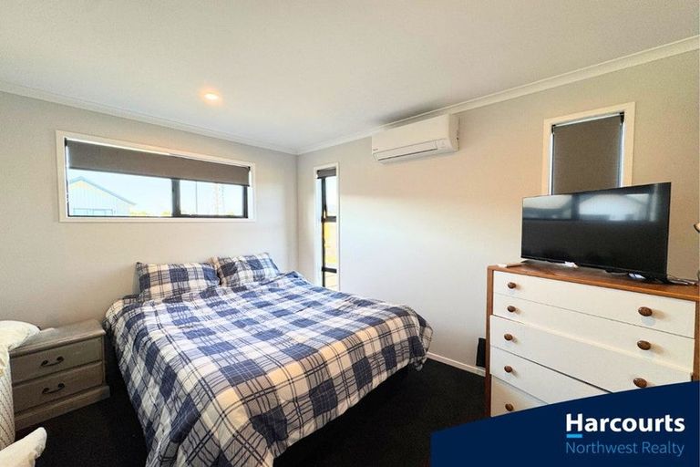Photo of property in 4 Kumerahou Street, Kumeu, 0810