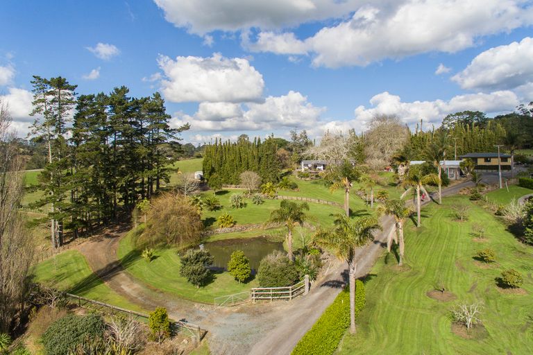 Photo of property in 211 Foster Road, Waimauku, Kumeu, 0891