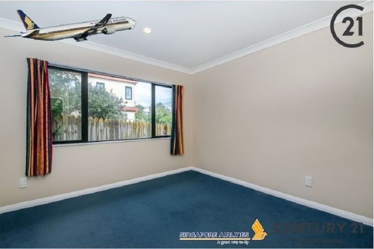 Photo of property in 2/49 College Road, Northcote, Auckland, 0627