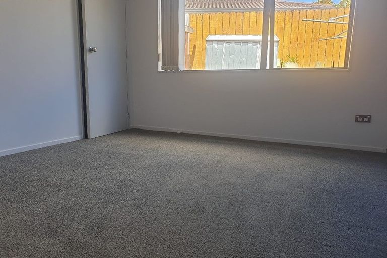 Photo of property in 18 Plumstead Rise, Glen Eden, Auckland, 0602