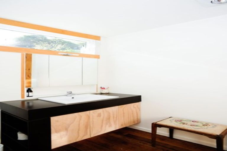 Photo of property in 20 Hawkhurst Road, Lyttelton, 8082