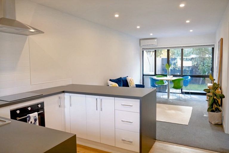 Photo of property in 2/71b Main Road, Redcliffs, Christchurch, 8081