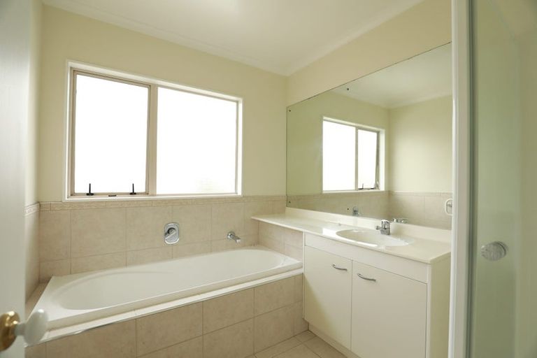 Photo of property in 29 Heyington Way, East Tamaki Heights, Auckland, 2016