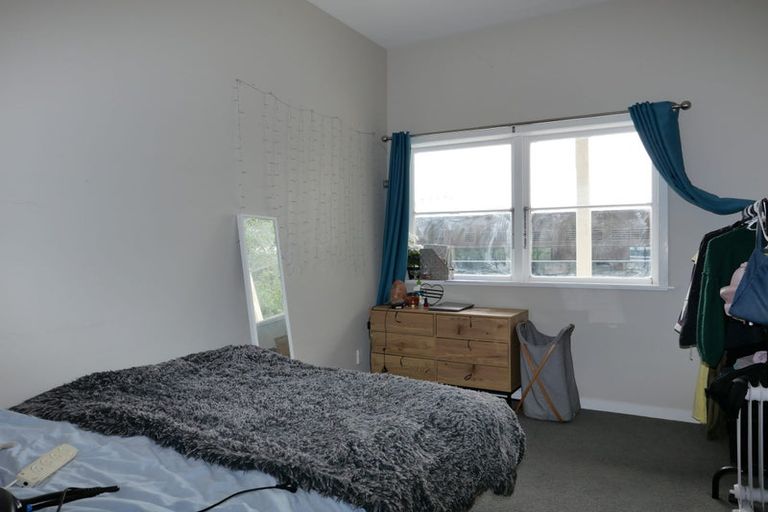 Photo of property in 70 Kelburn Parade, Kelburn, Wellington, 6012