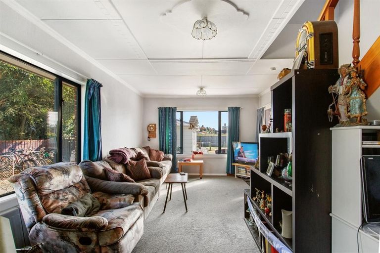 Photo of property in 8 Massey Street, Waimate, 7924