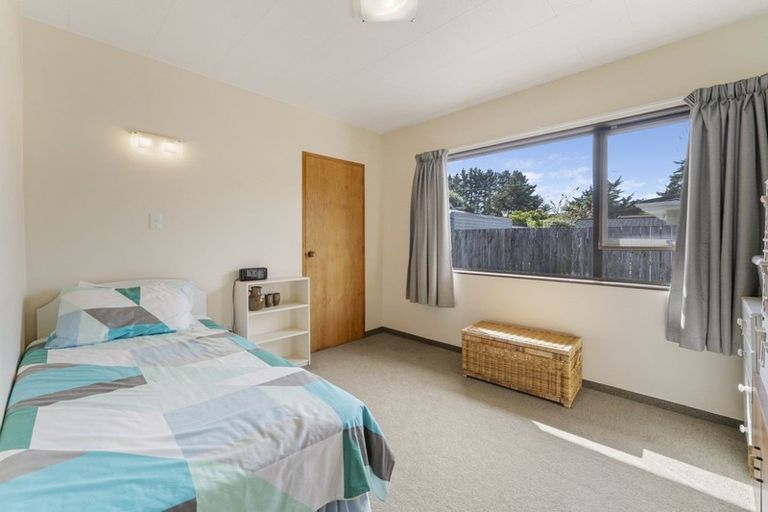 Photo of property in 38 Walton Avenue, Waikanae, 5036