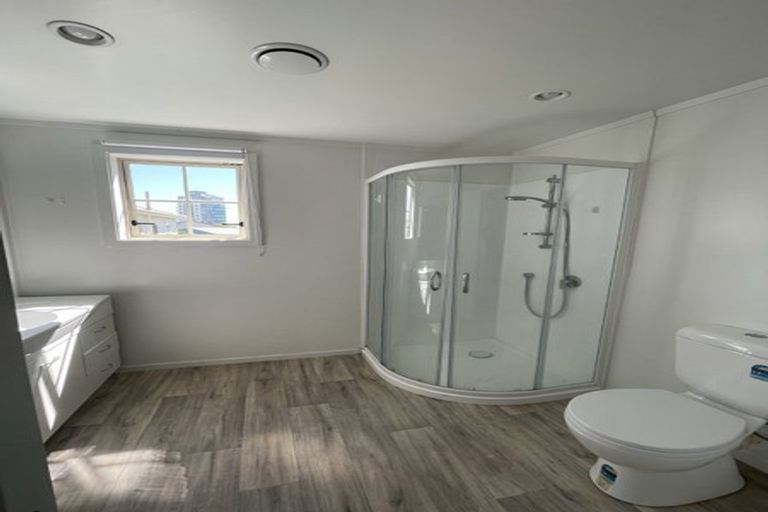 Photo of property in 3/7 Seaview Road, Northcote, Auckland, 0627