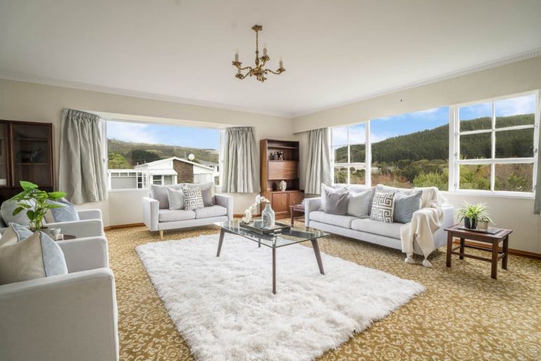 Photo of property in 2 Florio Terrace, Tawa, Wellington, 5028
