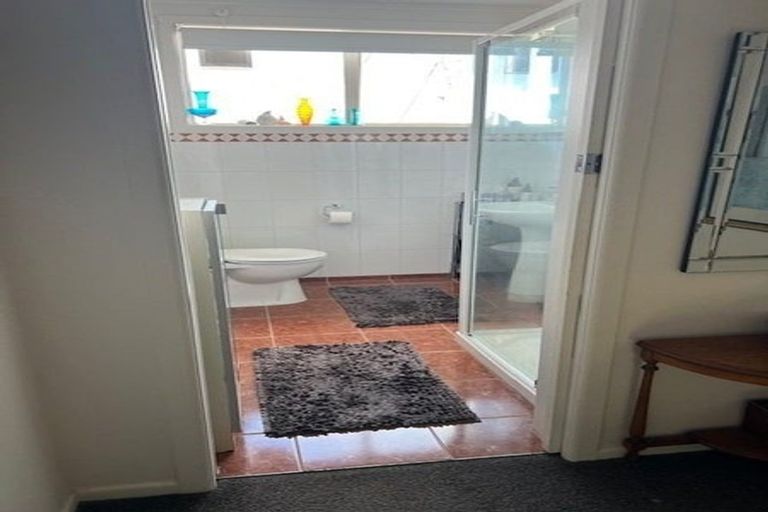 Photo of property in 2/26 Otakau Road, Milford, Auckland, 0620