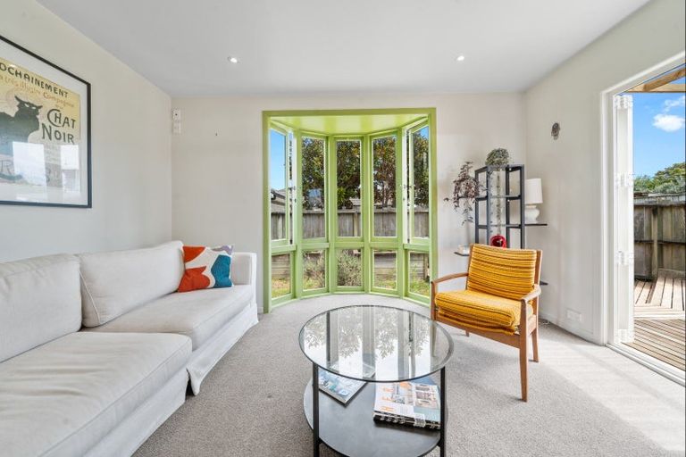 Photo of property in 180 Brooklands Road, Vogeltown, New Plymouth, 4310